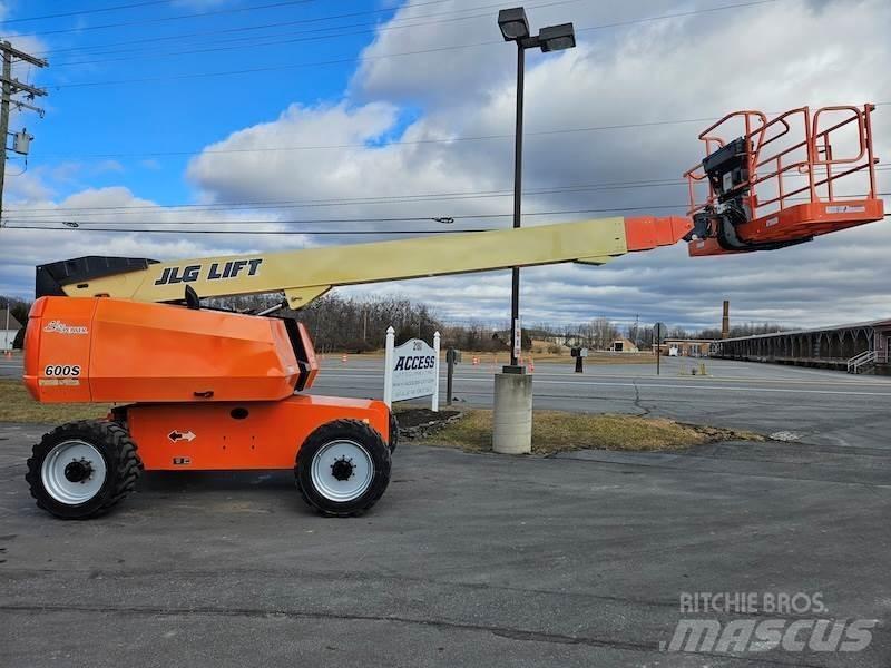 JLG 600S Teleskooppipuominostimet