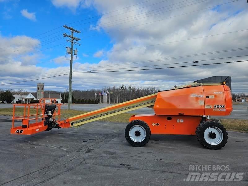 JLG 600S Teleskooppipuominostimet