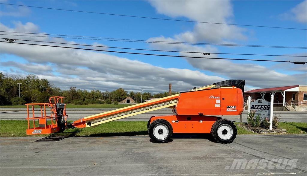 JLG 600S Teleskooppipuominostimet