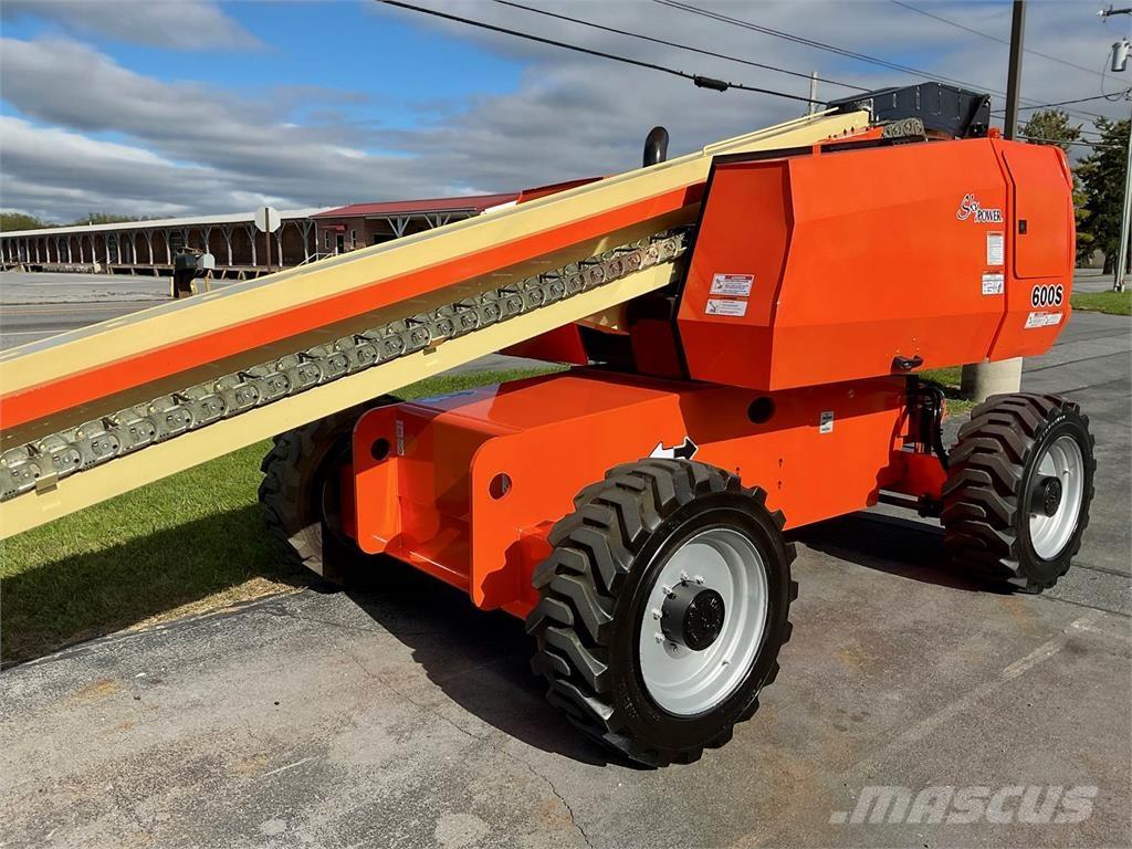 JLG 600S Teleskooppipuominostimet
