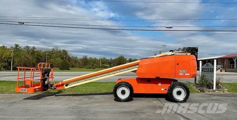 JLG 600S Teleskooppipuominostimet
