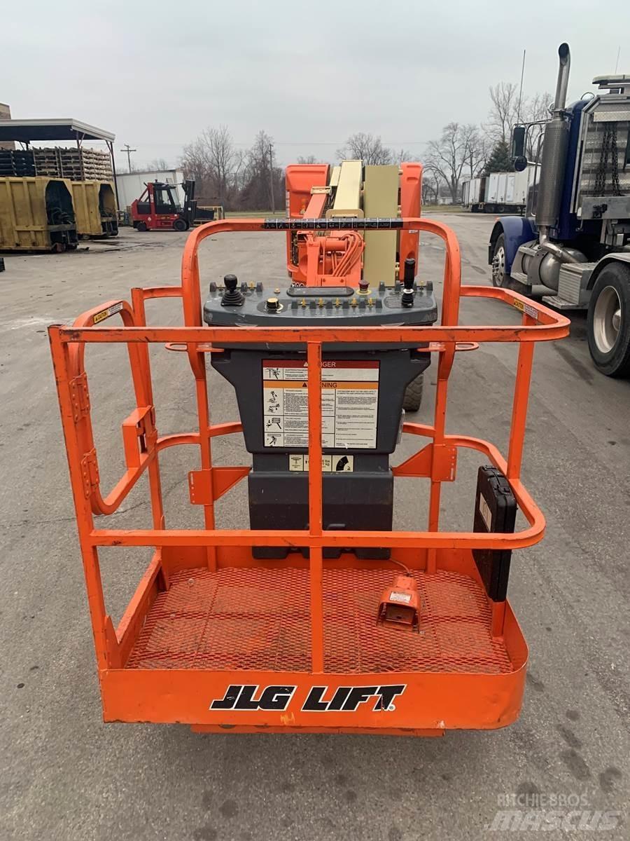 JLG E300AJ Henkilönostimet ja nostolaitteet