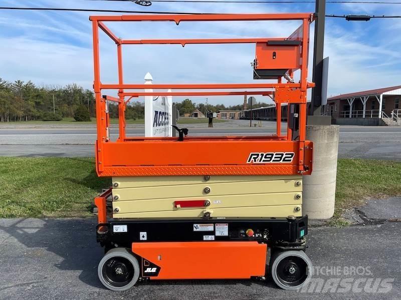 JLG R1932 Saksilavat
