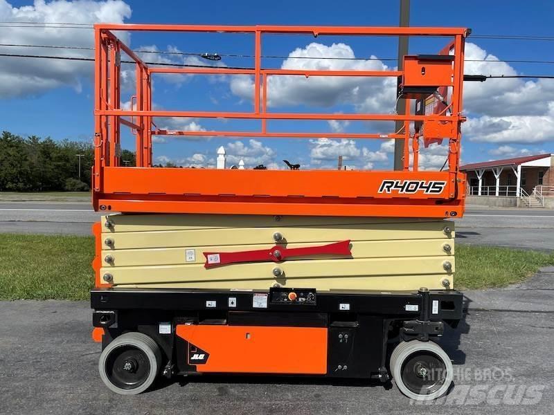 JLG R4045 Saksilavat