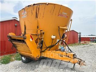 Kuhn 5143 Rehuvaunut