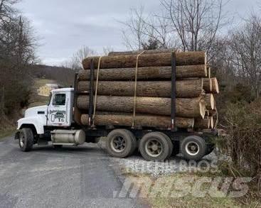 Mack CH613 Puuautot