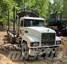 Mack CH613 Puuautot