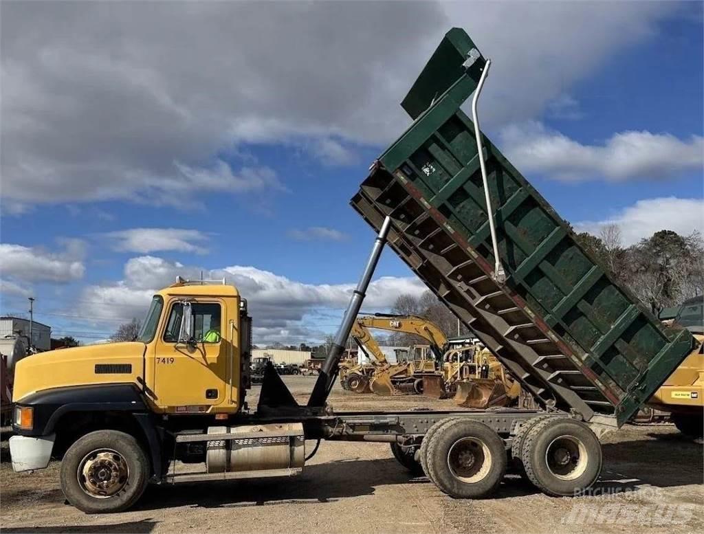 Mack CH613 Sora- ja kippiautot