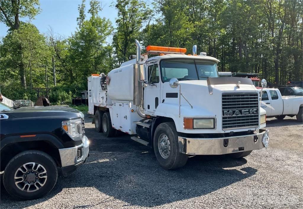 Mack CH613 Säiliöautot