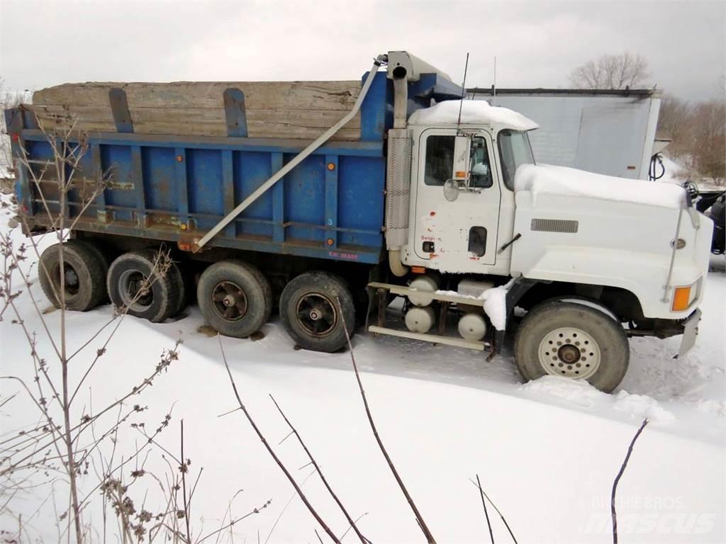 Mack CL613 Sora- ja kippiautot