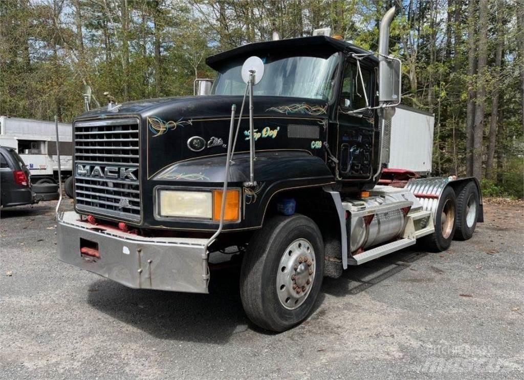 Mack CL733 Vetopöytäautot