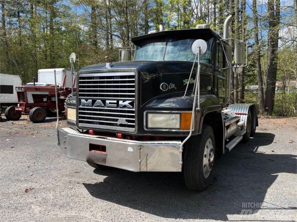 Mack CL733 Vetopöytäautot
