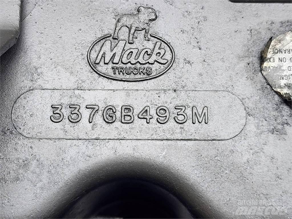 Mack E7 Muut
