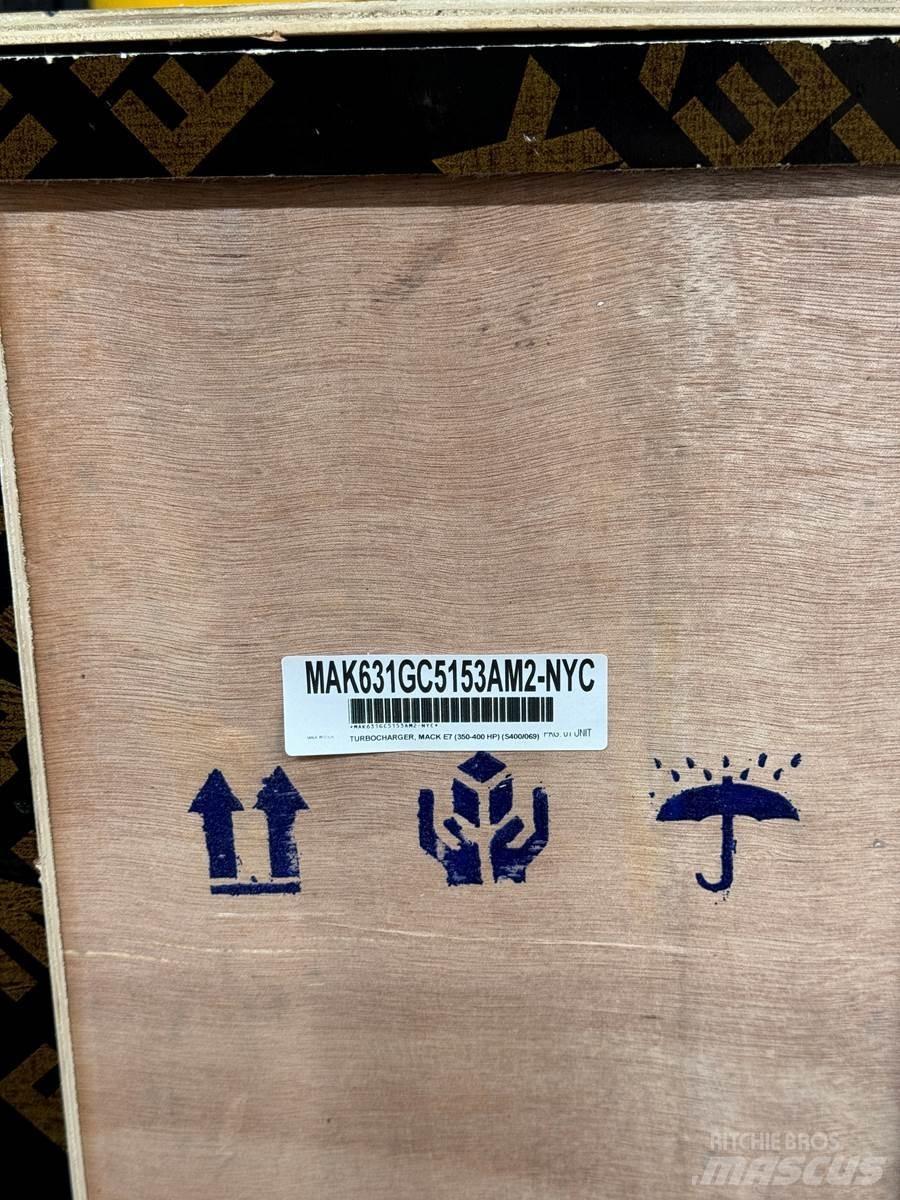 Mack E7 Muut