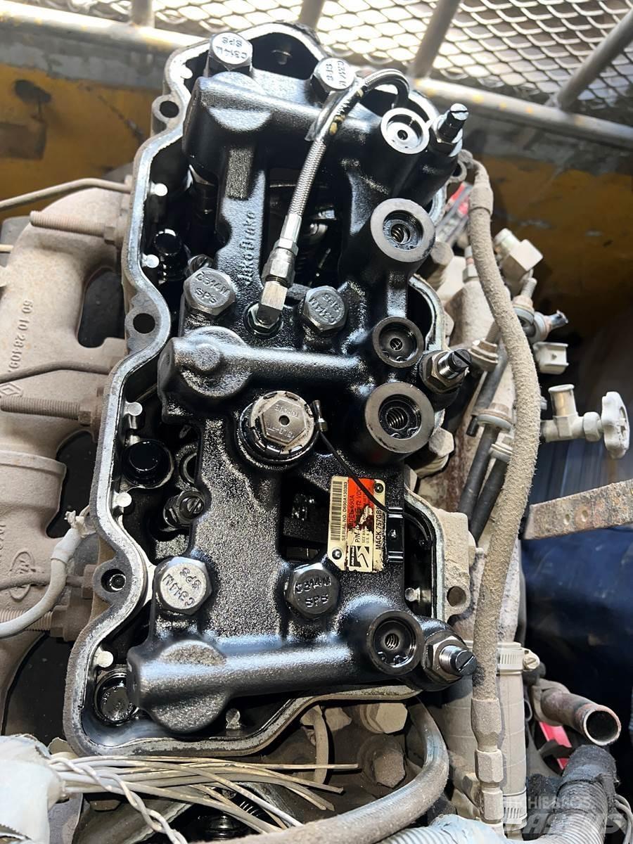 Mack E7 Muut