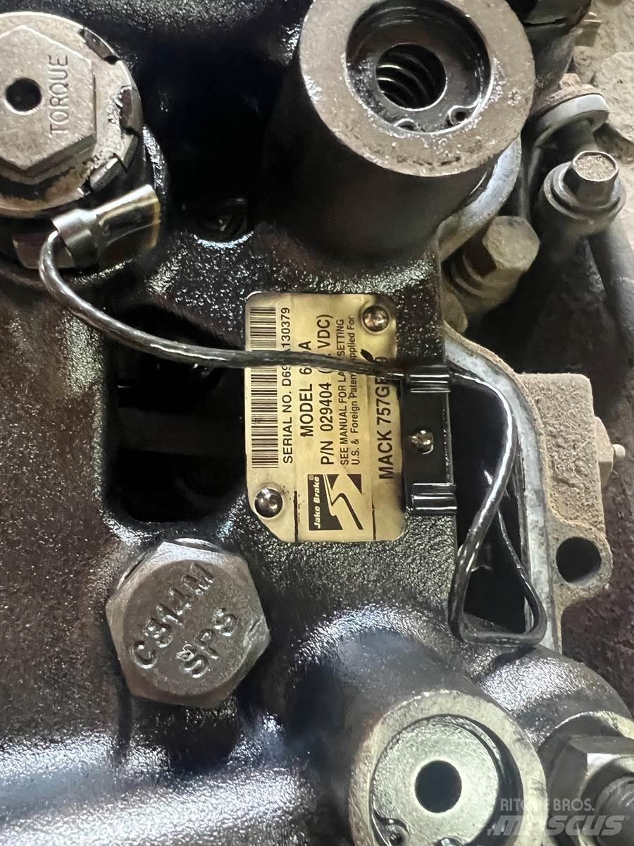 Mack E7 Muut