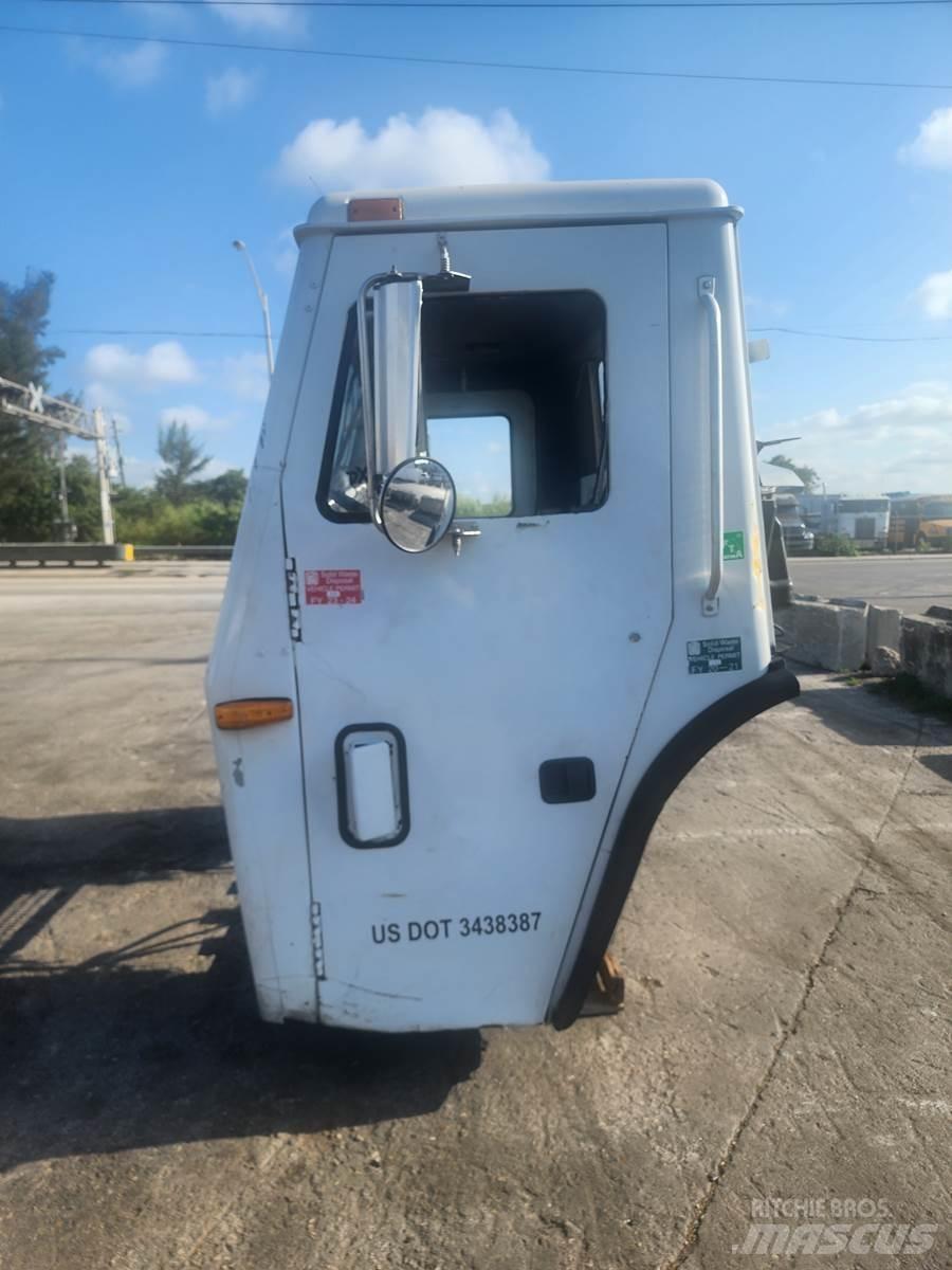 Mack LE613 Muut