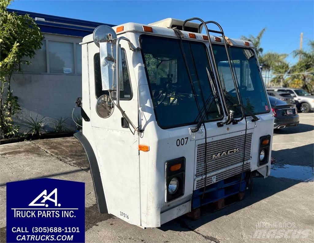 Mack LE613 Muut