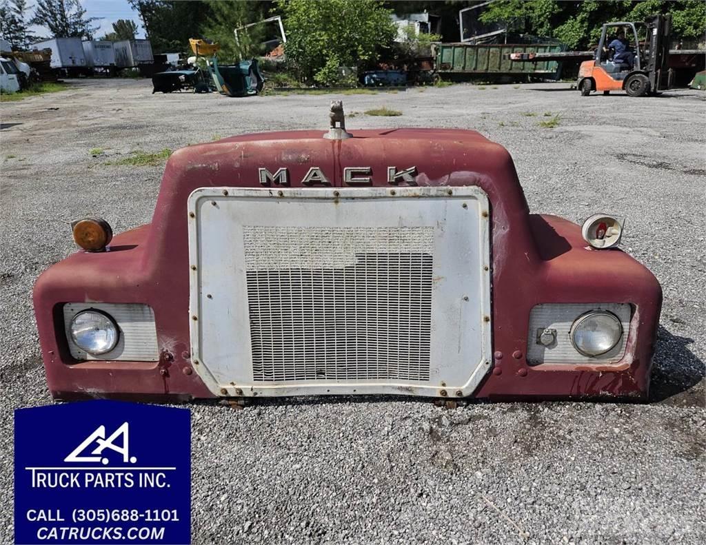 Mack Other Muut