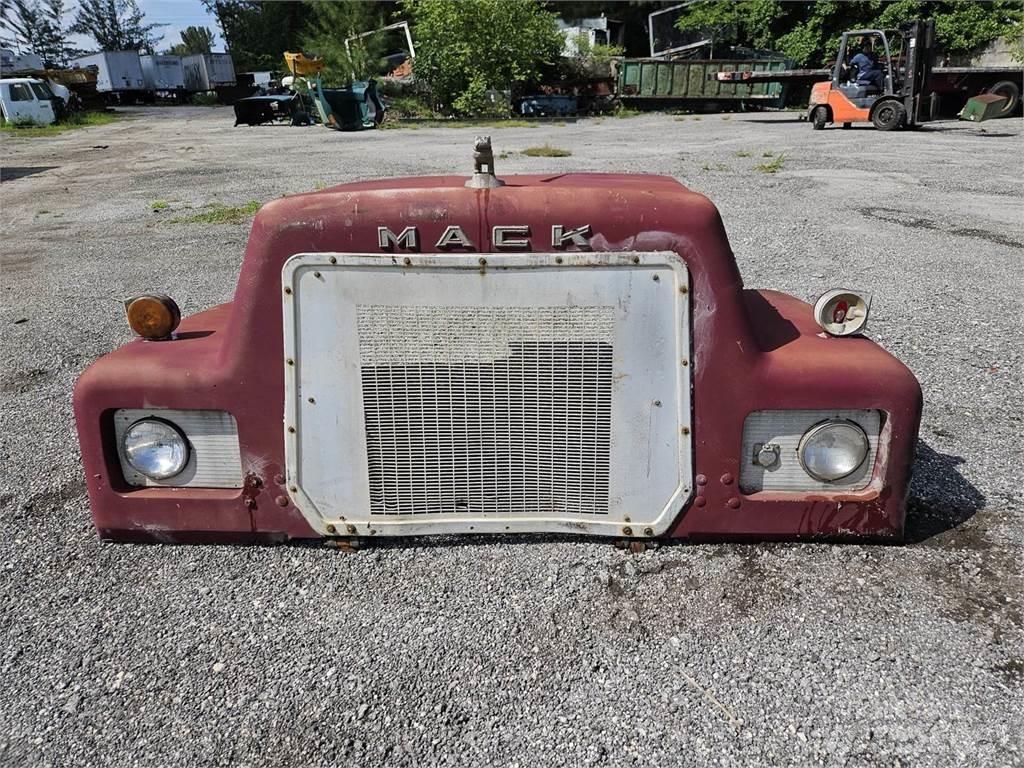 Mack Other Muut