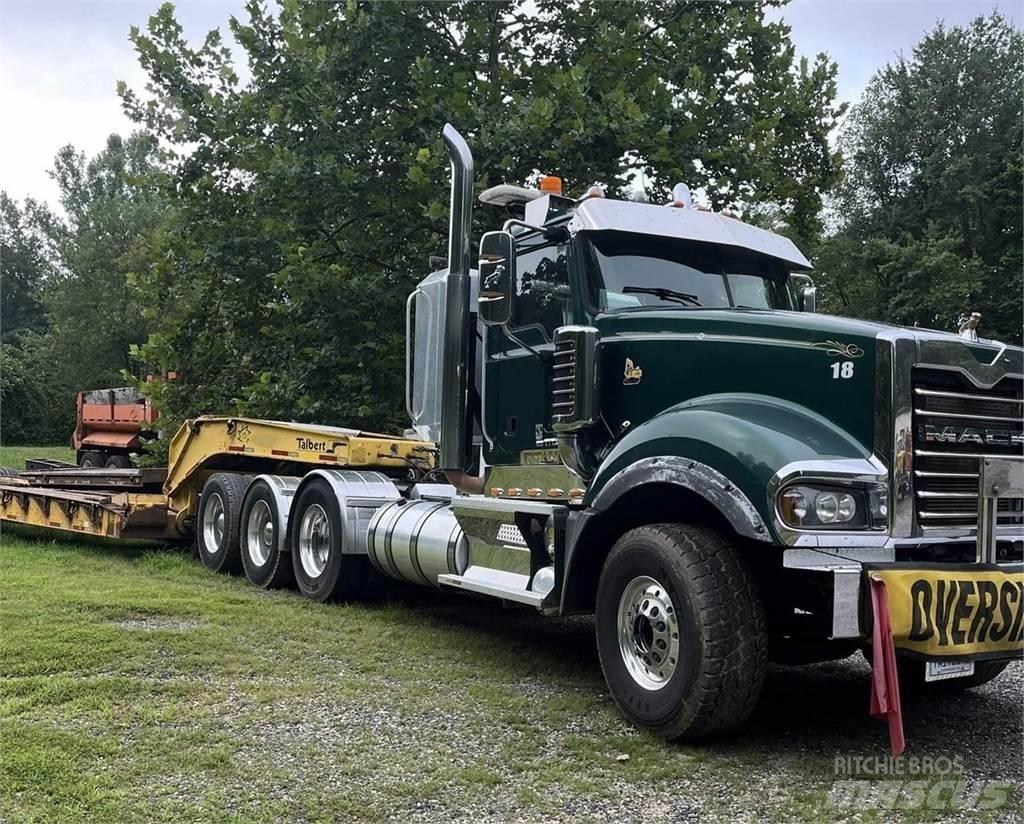 Mack Titan Vetopöytäautot