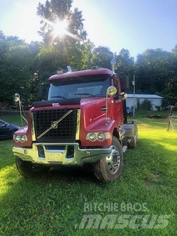 Volvo DHD Vetopöytäautot