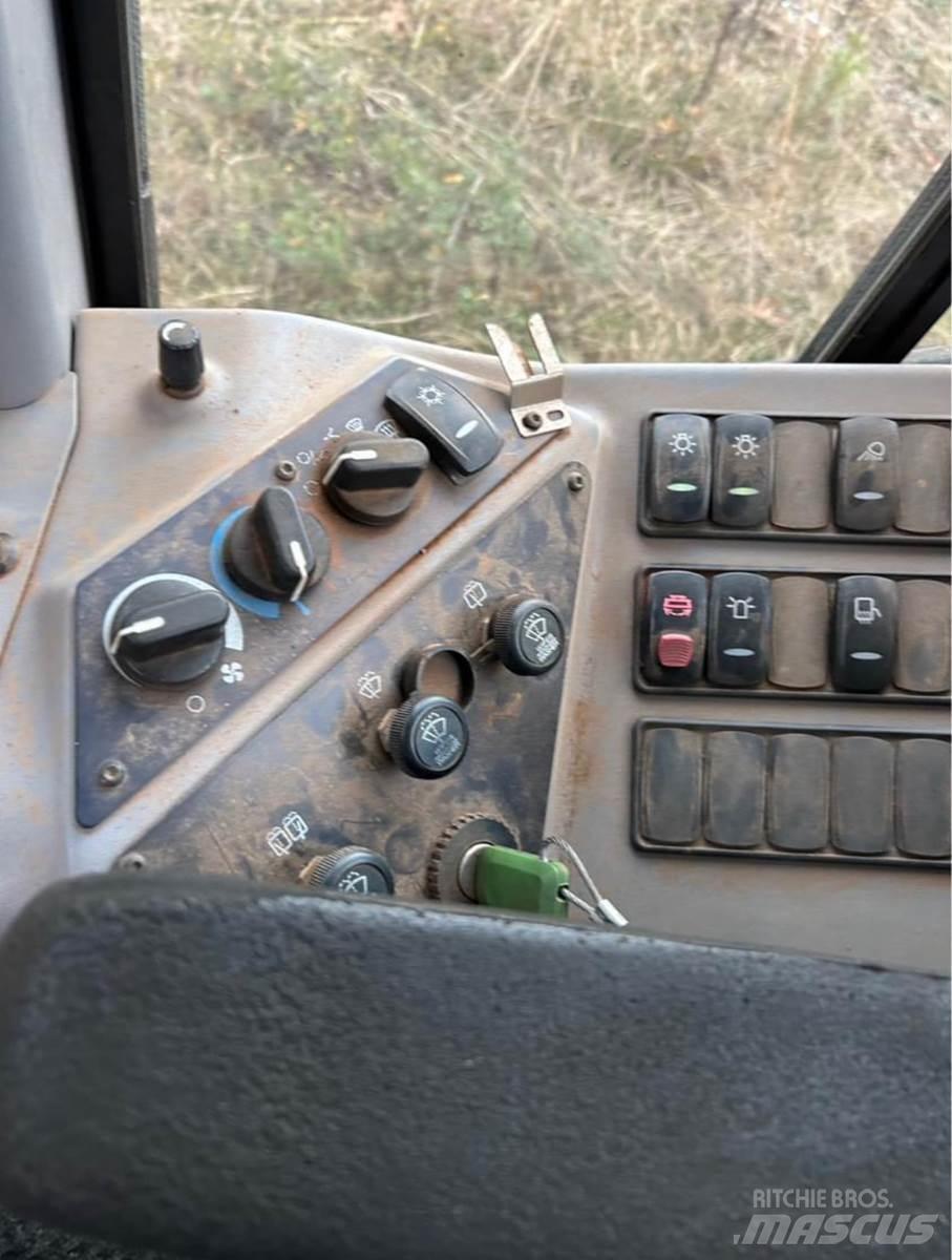 Volvo G946 Tiehöylät