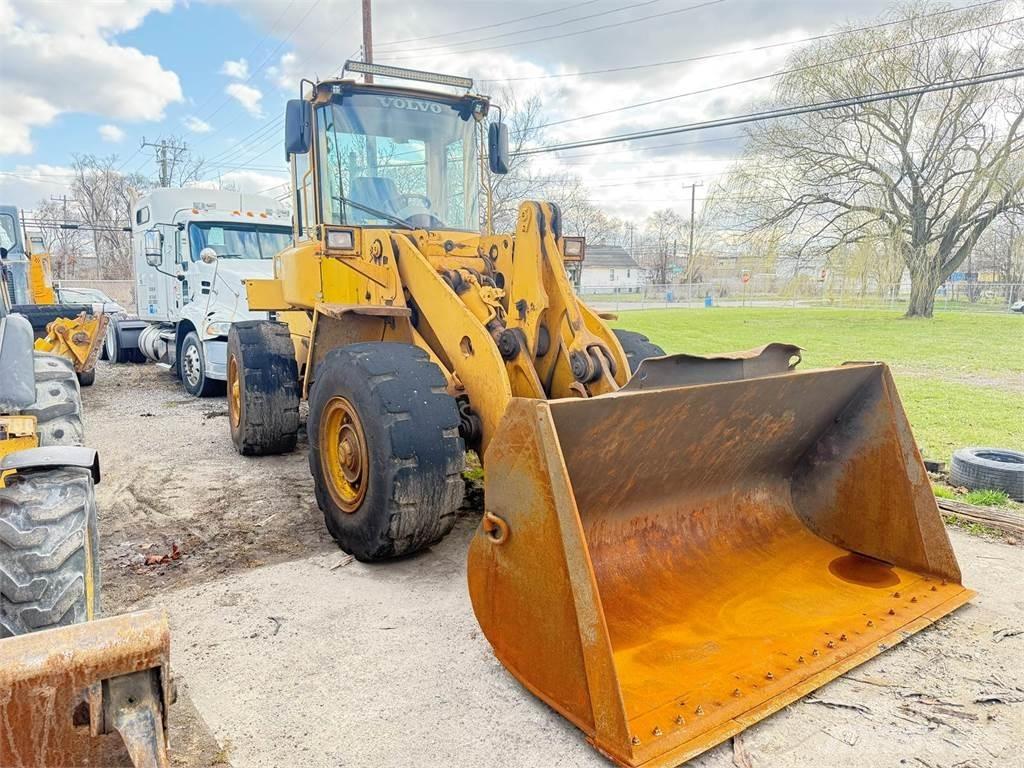 Volvo L90D Pyöräkuormaajat