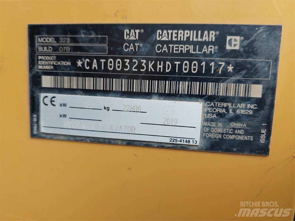 CAT 323 Telakaivukoneet