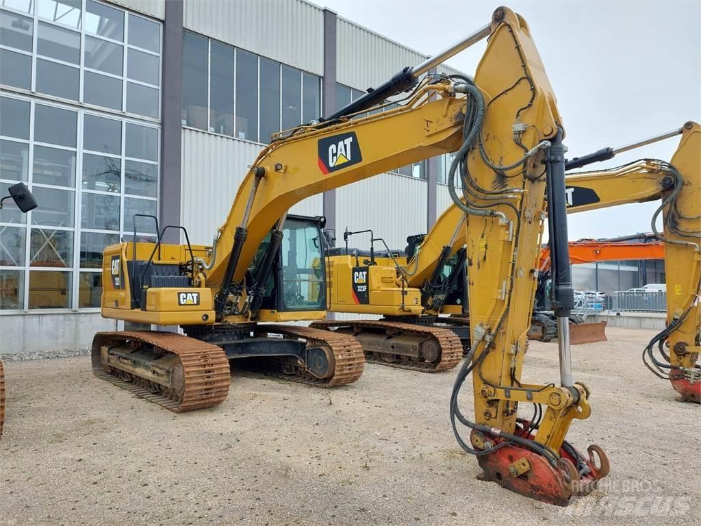 CAT 323 Telakaivukoneet