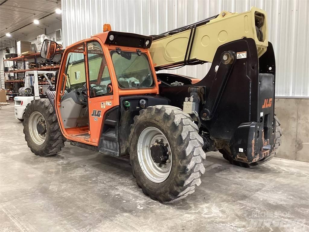 JLG 742 Kurottajat