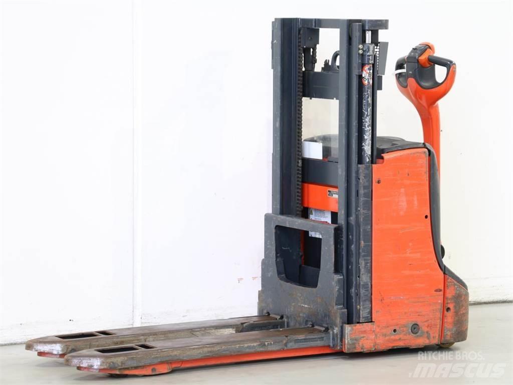 Linde D06/1160 Käyden ajettavat pinoamistrukit