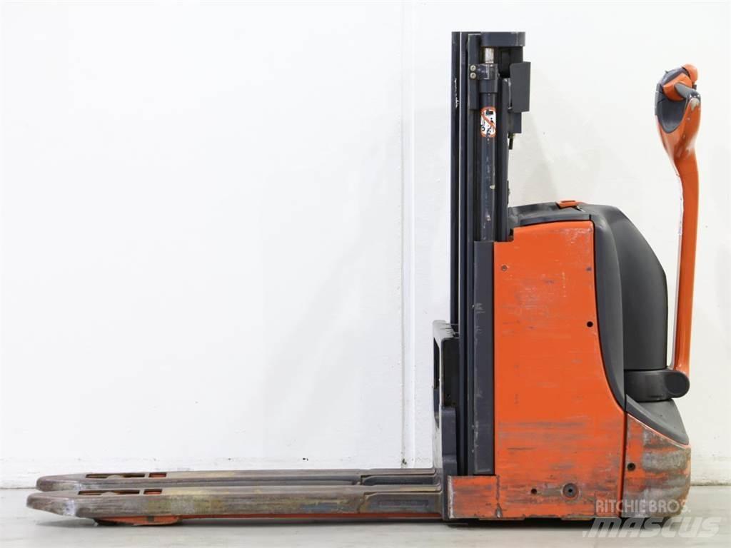Linde D06/1160-00 Käyden ajettavat pinoamistrukit