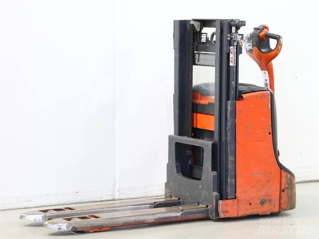 Linde D06/1160-00 Käyden ajettavat pinoamistrukit
