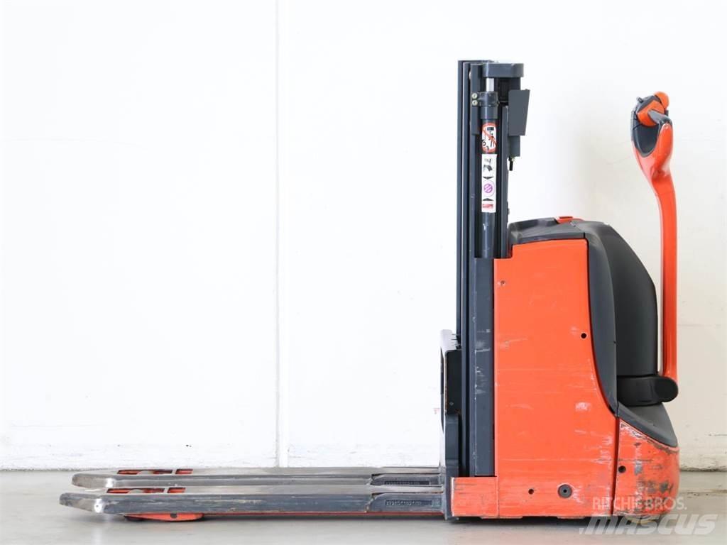 Linde D06/1160-00 Käyden ajettavat pinoamistrukit