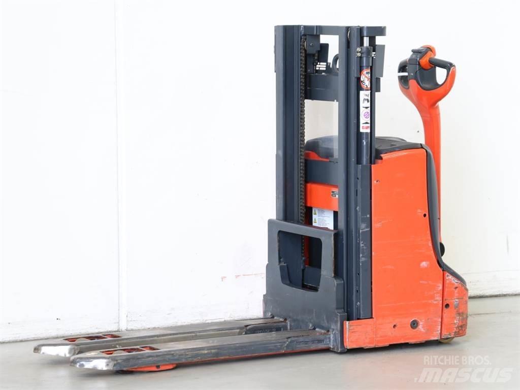 Linde D06/1160-00 Käyden ajettavat pinoamistrukit