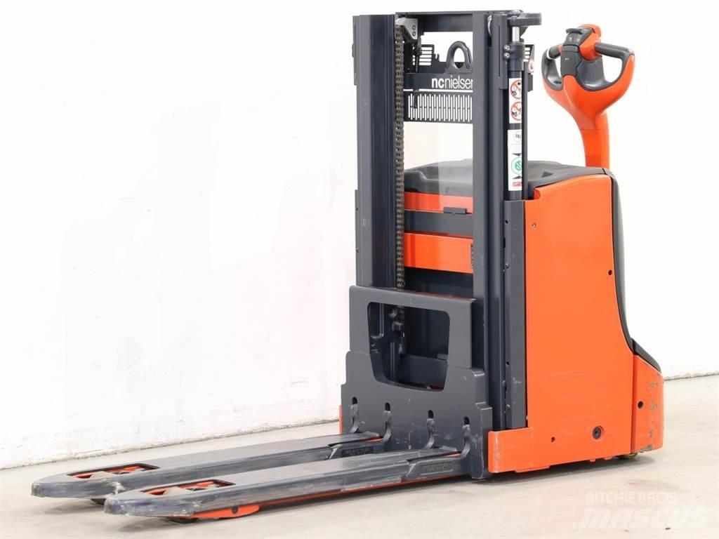 Linde D08/1160 Käyden ajettavat pinoamistrukit