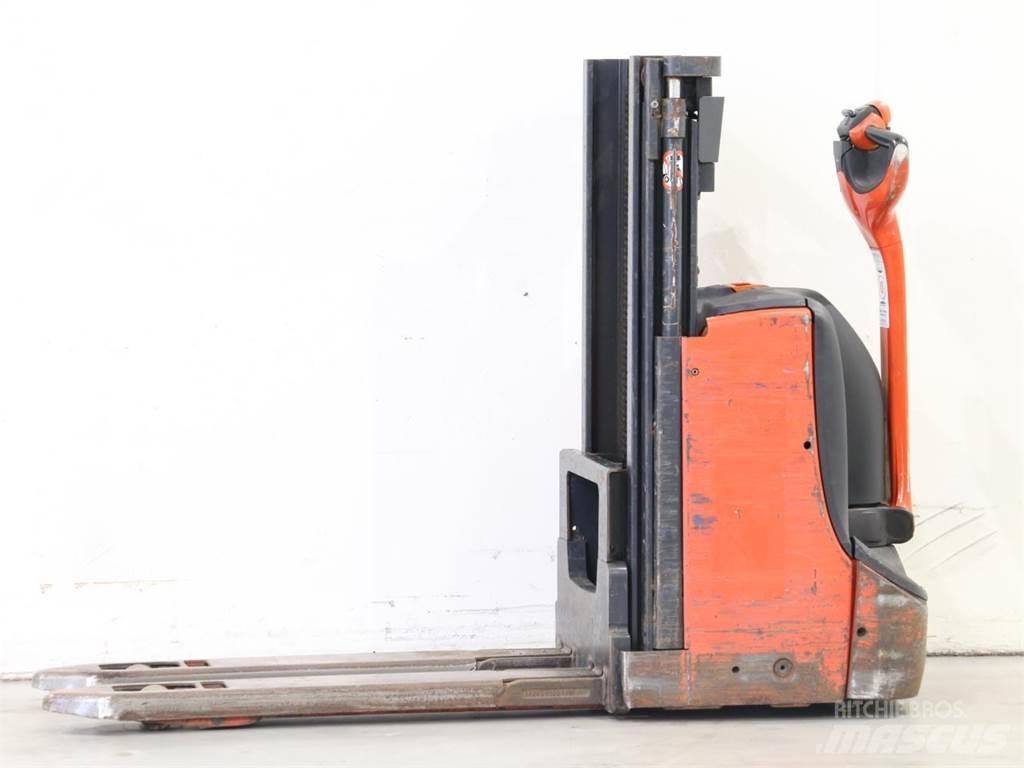 Linde D08/1160-00 Käyden ajettavat pinoamistrukit