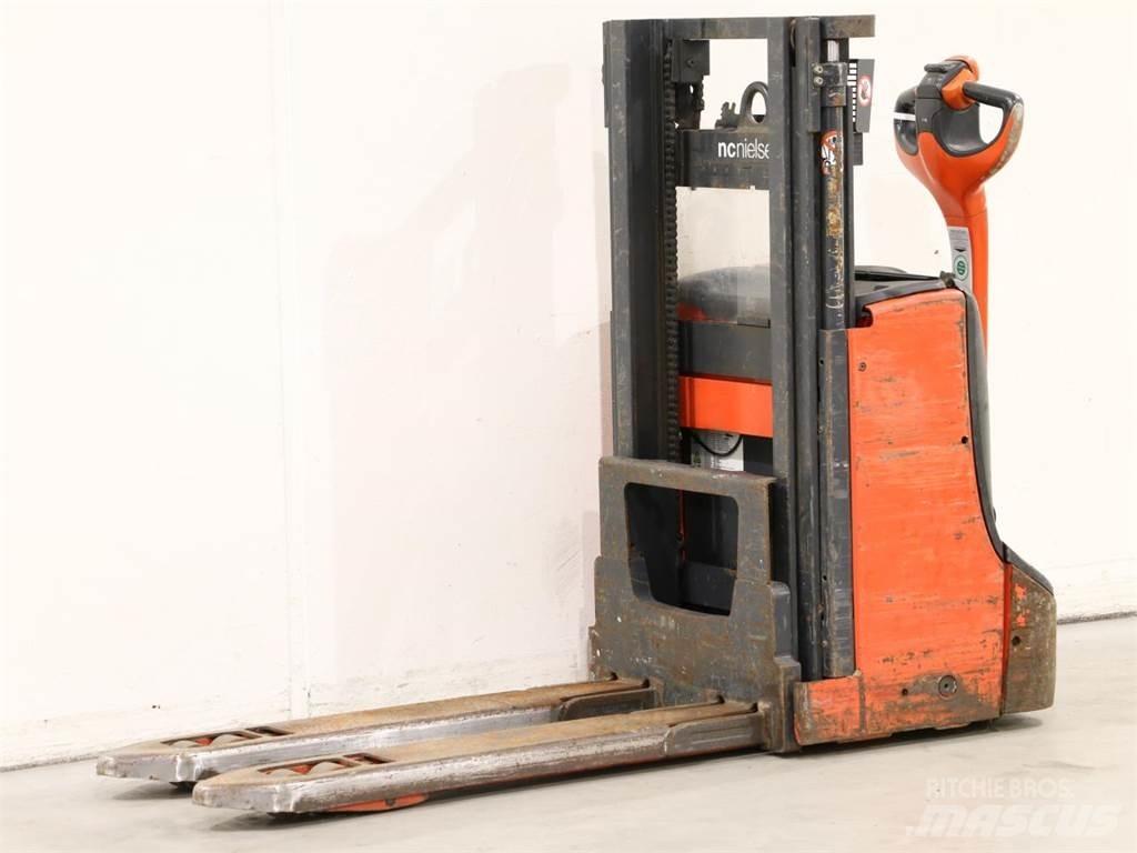 Linde D08/1160-00 Käyden ajettavat pinoamistrukit