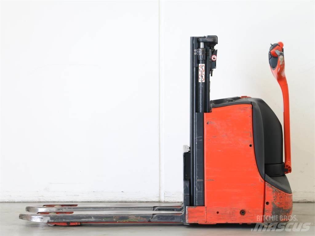 Linde D08/1160-01 Käyden ajettavat pinoamistrukit