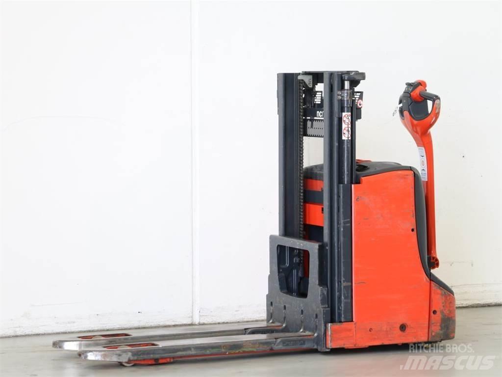 Linde D08/1160-01 Käyden ajettavat pinoamistrukit