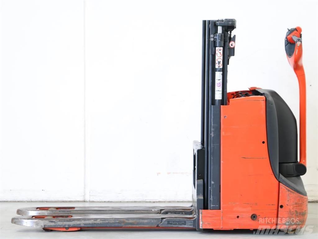 Linde D08/1160-01 Käyden ajettavat pinoamistrukit
