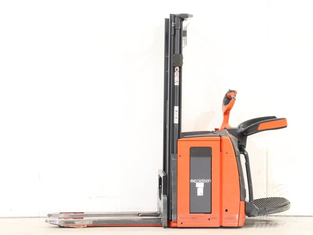 Linde D12AP/1173-01 Käyden ajettavat pinoamistrukit