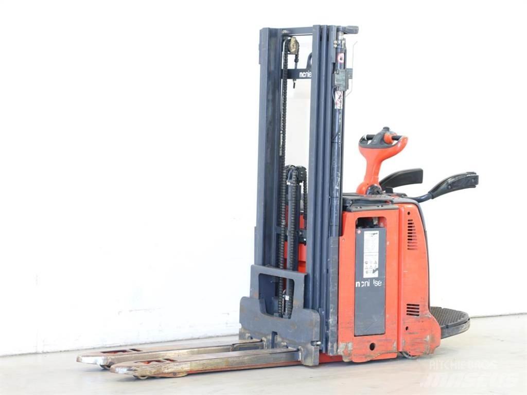 Linde D12AP/133 Käyden ajettavat pinoamistrukit