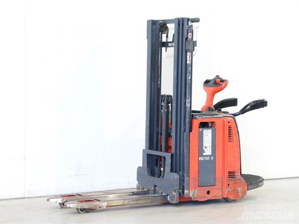 Linde D12AP/133 Käyden ajettavat pinoamistrukit
