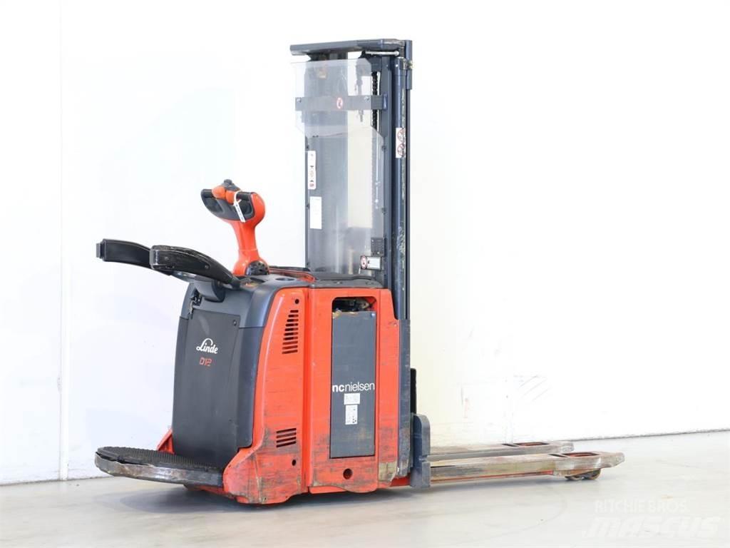 Linde D12AP/133 Käyden ajettavat pinoamistrukit