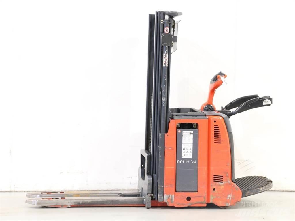 Linde D12AP/133 Käyden ajettavat pinoamistrukit
