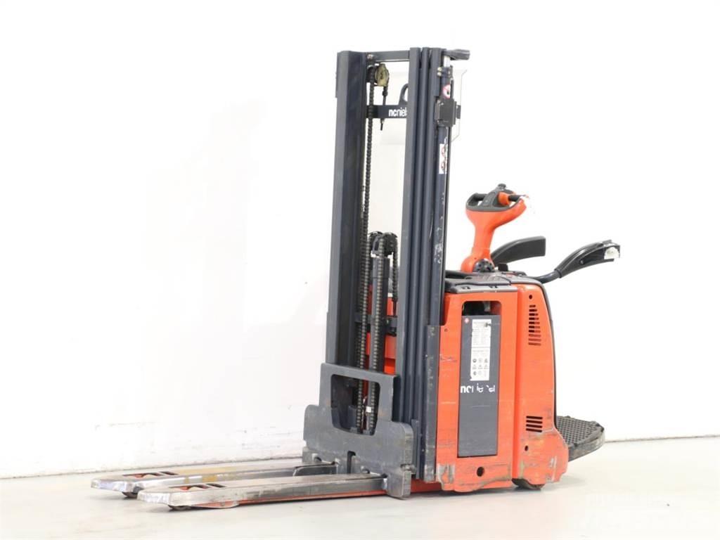 Linde D12AP/133 Käyden ajettavat pinoamistrukit