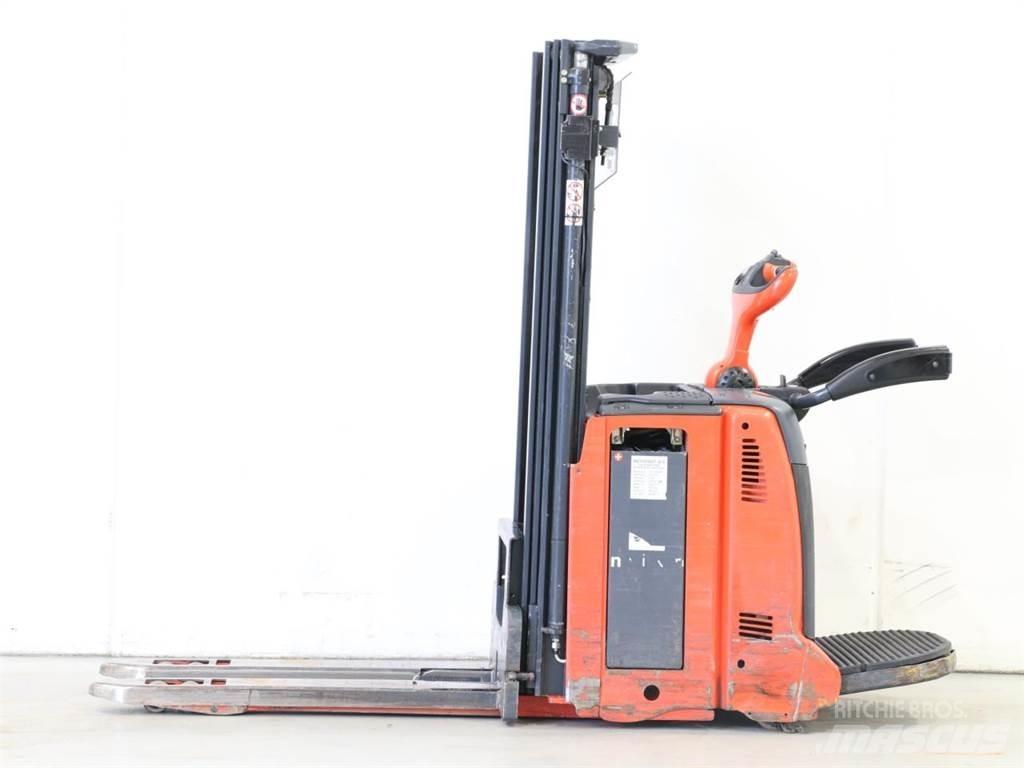 Linde D12AP/133 Käyden ajettavat pinoamistrukit
