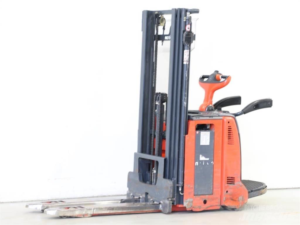Linde D12AP/133 Käyden ajettavat pinoamistrukit